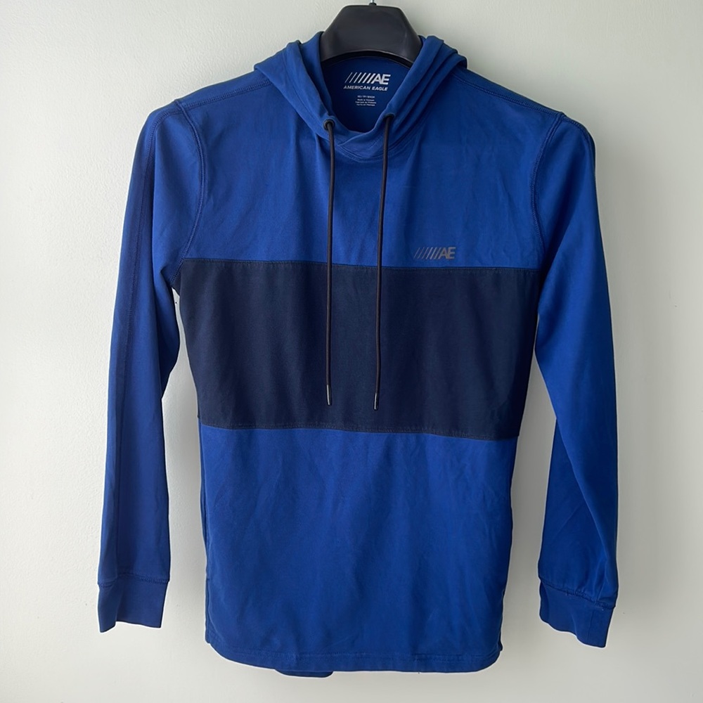 Men’s American Eagle lightweight hoodie. Size XS.